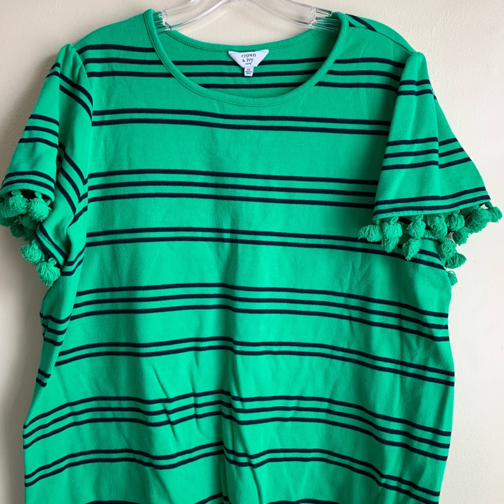 Crown and ivy curvy size 2x blouse Pom Pom detail